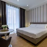 Casa Lounge Costituzione 招待所 4*