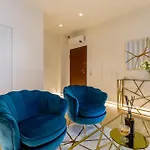Casa Lounge Costituzione 卡利亚里