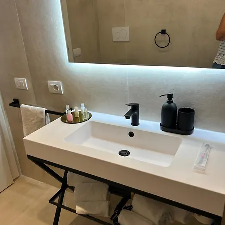 Casa Lounge Costituzione ゲストハウス カリアリ